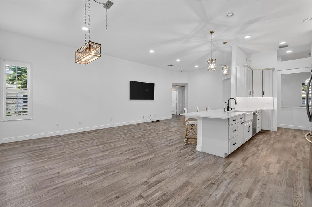 8565SEPinehavenAve(24)