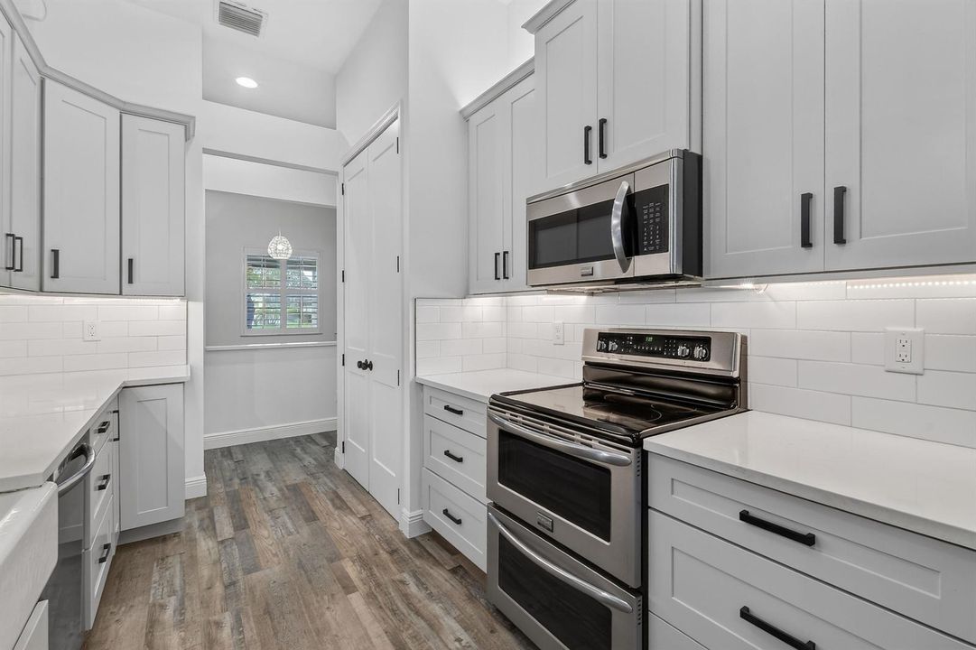 8565SEPinehavenAve(28)