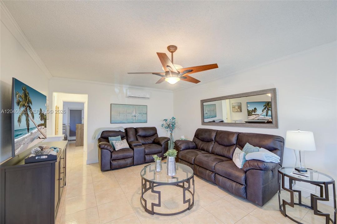 For Sale: $144,900 (2 beds, 1 baths, 848 Square Feet)