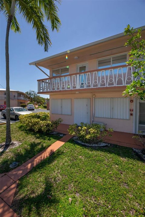 For Sale: $144,900 (2 beds, 1 baths, 848 Square Feet)