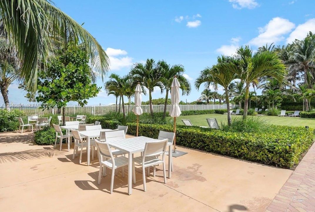For Sale: $1,400,000 (2 beds, 2 baths, 1389 Square Feet)