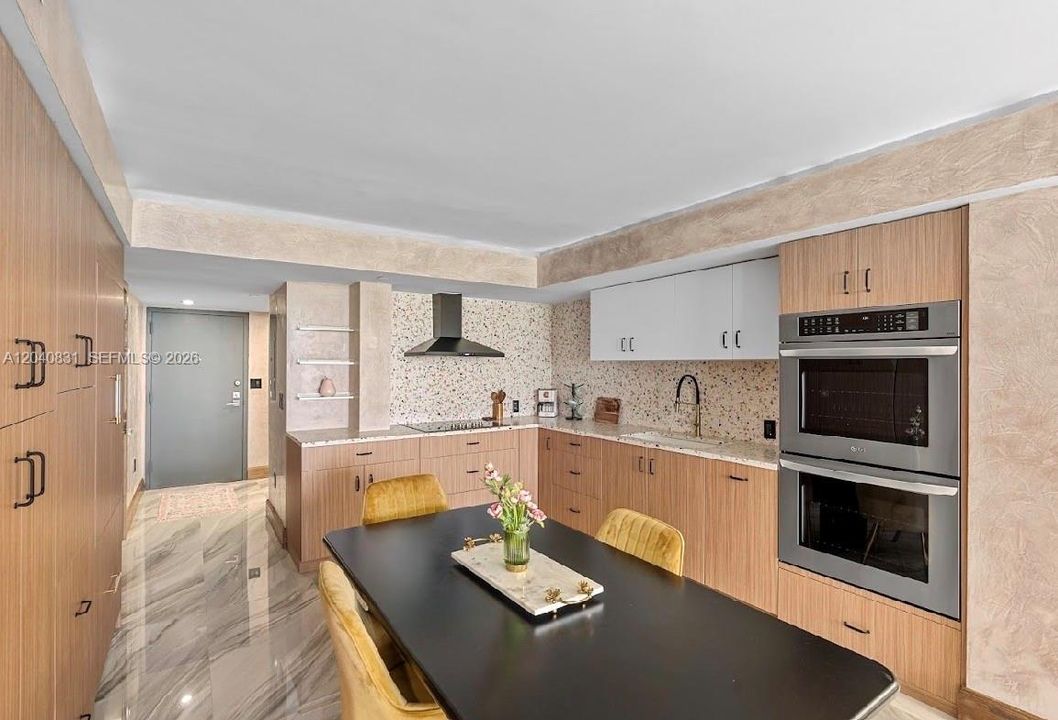 For Sale: $1,400,000 (2 beds, 2 baths, 1389 Square Feet)