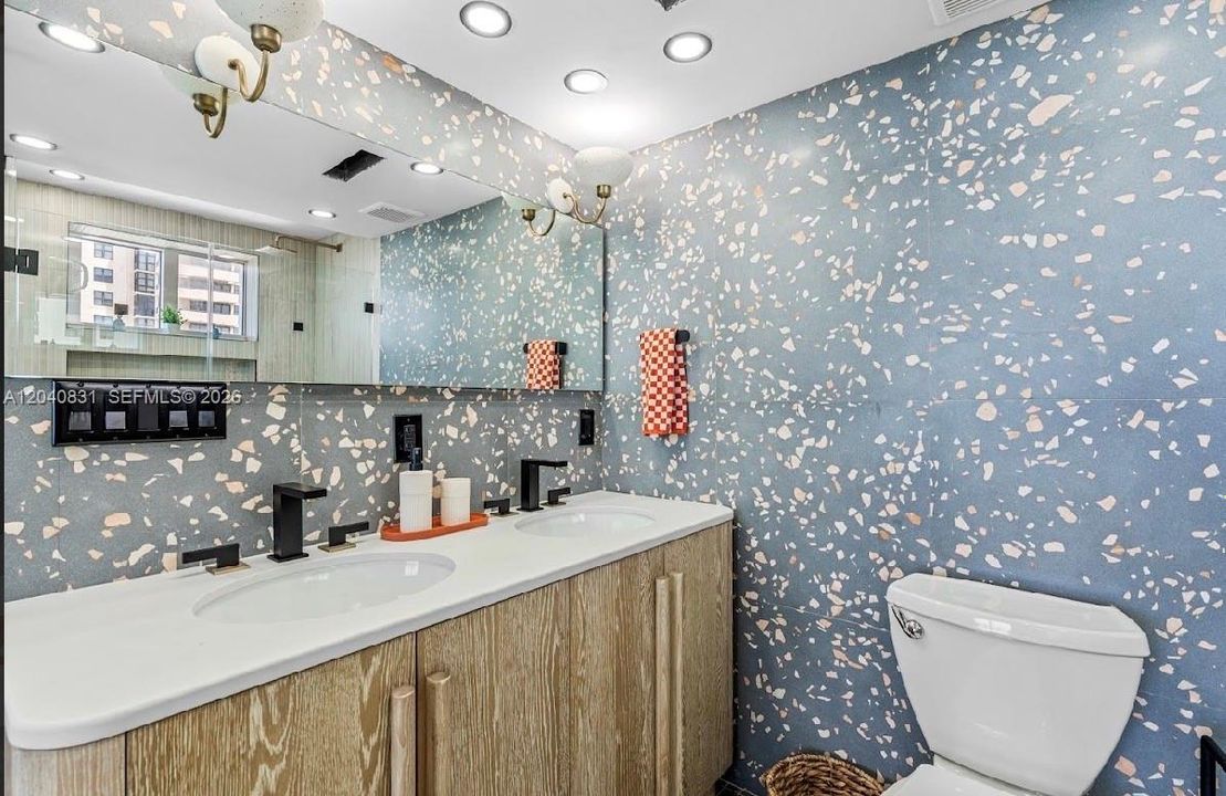 For Sale: $1,400,000 (2 beds, 2 baths, 1389 Square Feet)
