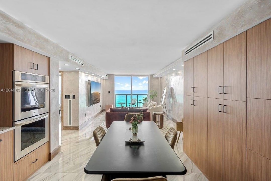 For Sale: $1,400,000 (2 beds, 2 baths, 1389 Square Feet)