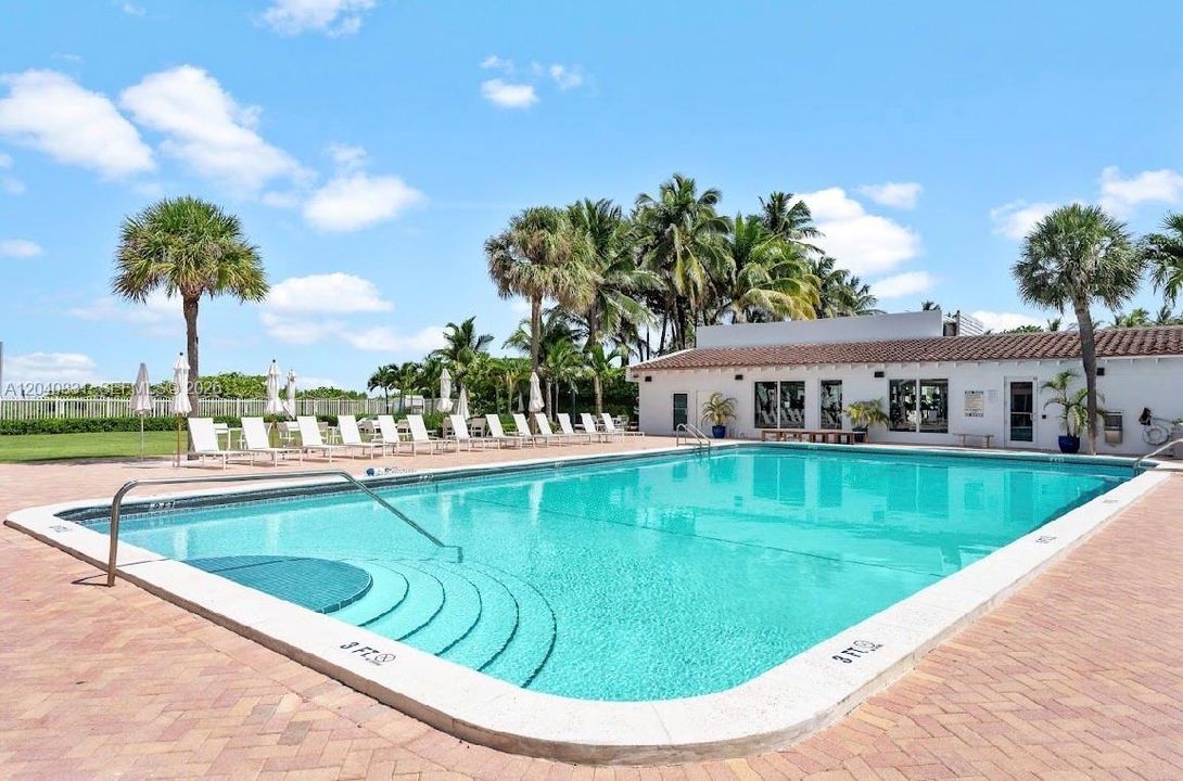 For Sale: $1,400,000 (2 beds, 2 baths, 1389 Square Feet)