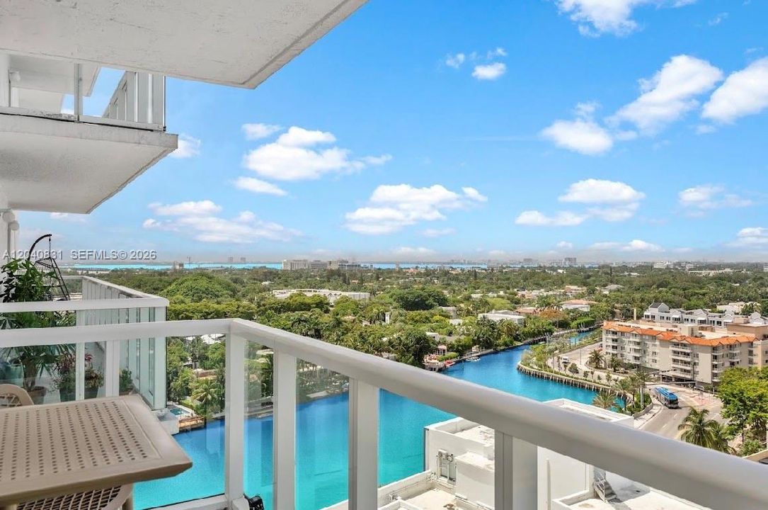 For Sale: $1,400,000 (2 beds, 2 baths, 1389 Square Feet)