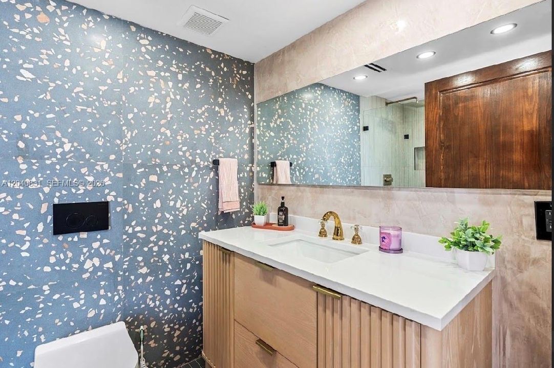 For Sale: $1,400,000 (2 beds, 2 baths, 1389 Square Feet)