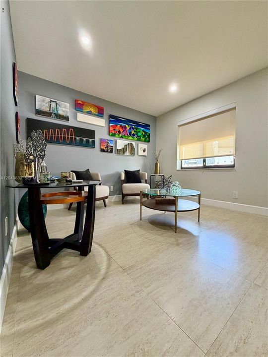 For Sale: $550,000 (2 beds, 2 baths, 1007 Square Feet)