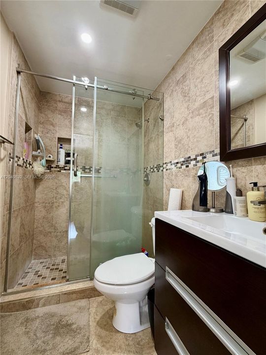 For Sale: $550,000 (2 beds, 2 baths, 1007 Square Feet)