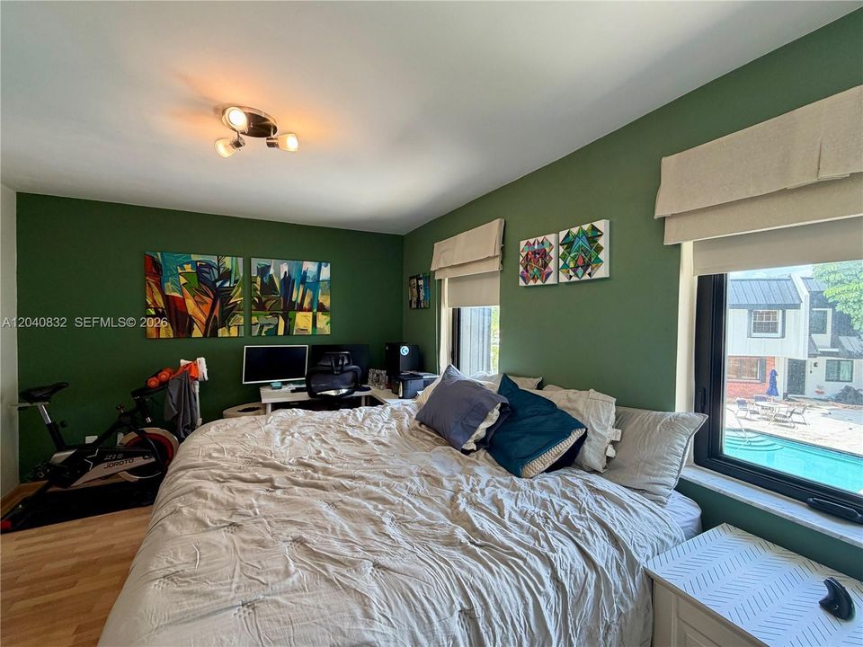 For Sale: $550,000 (2 beds, 2 baths, 1007 Square Feet)