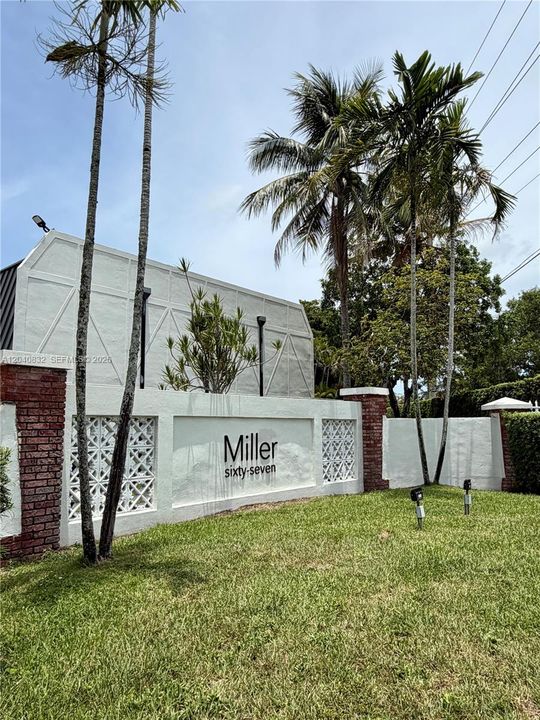 For Sale: $550,000 (2 beds, 2 baths, 1007 Square Feet)