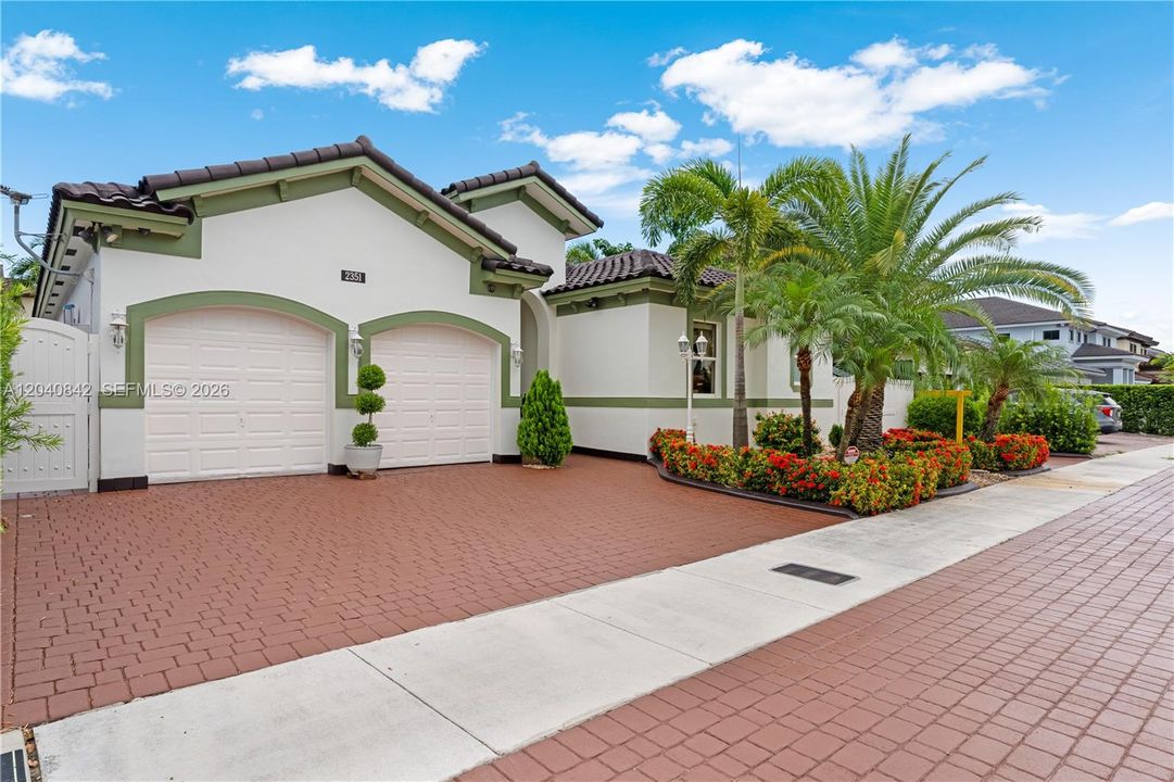 Active With Contract: $883,000 (3 beds, 2 baths, 2150 Square Feet)