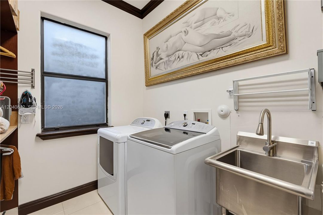 Active With Contract: $883,000 (3 beds, 2 baths, 2150 Square Feet)