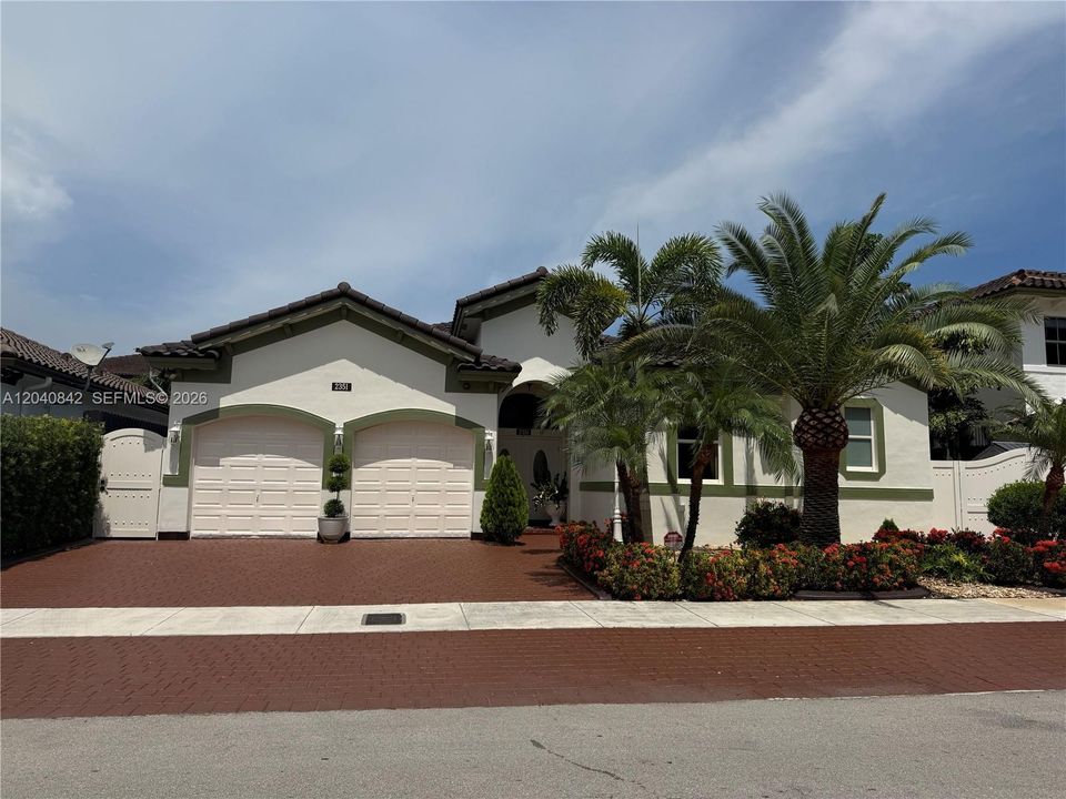 For Sale: $883,000 (3 beds, 2 baths, 2150 Square Feet)