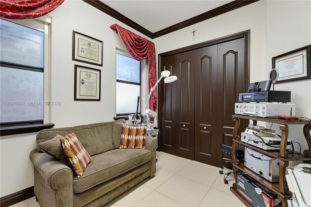 Active With Contract: $883,000 (3 beds, 2 baths, 2150 Square Feet)