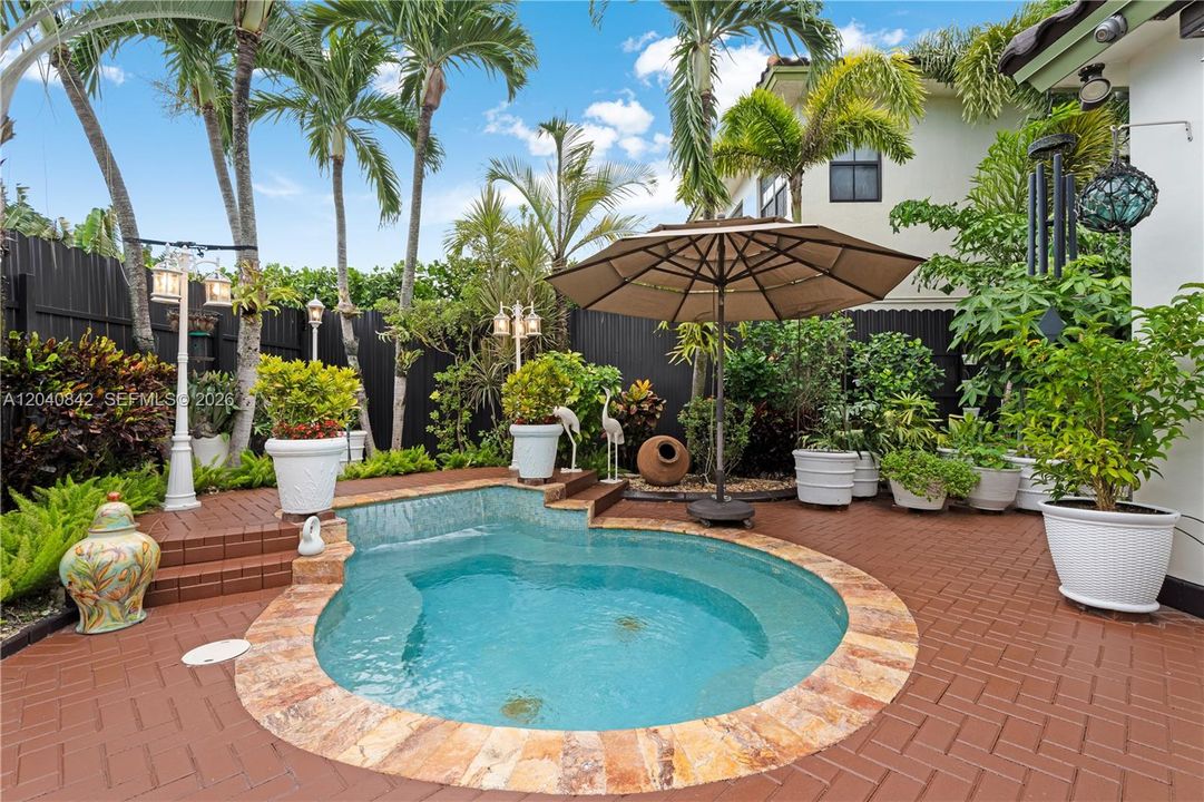 Active With Contract: $883,000 (3 beds, 2 baths, 2150 Square Feet)