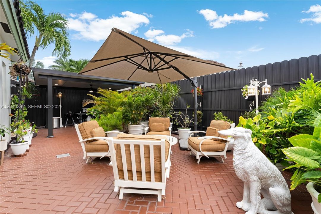 Active With Contract: $883,000 (3 beds, 2 baths, 2150 Square Feet)