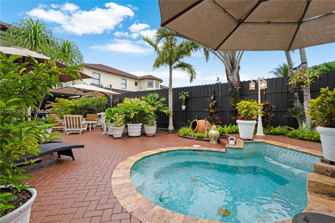 Active With Contract: $883,000 (3 beds, 2 baths, 2150 Square Feet)