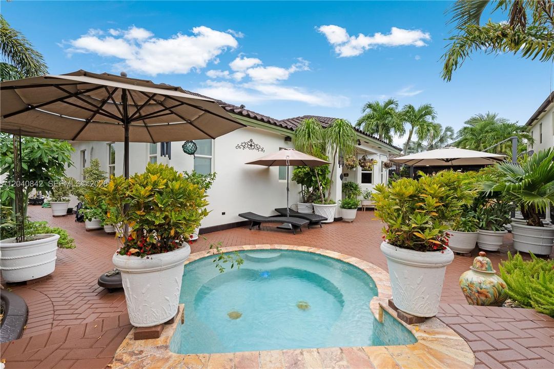 Active With Contract: $883,000 (3 beds, 2 baths, 2150 Square Feet)