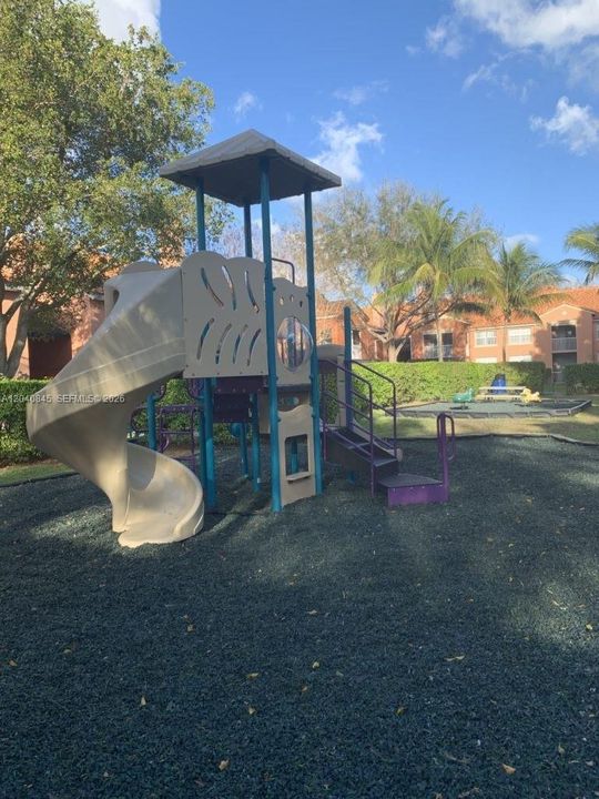 For Rent: $2,700 (2 beds, 2 baths, 1238 Square Feet)
