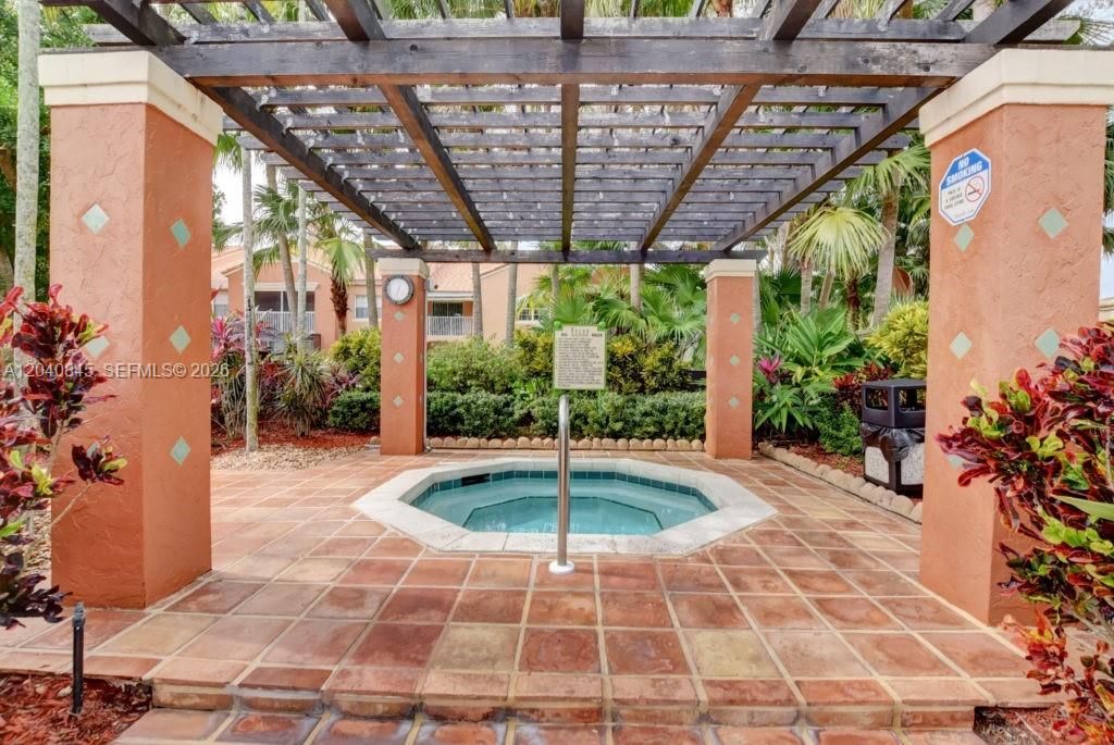 For Rent: $2,700 (2 beds, 2 baths, 1238 Square Feet)