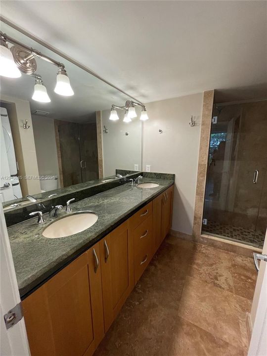 For Rent: $2,700 (2 beds, 2 baths, 1238 Square Feet)