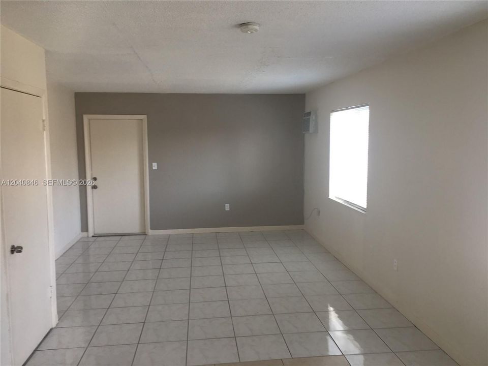For Rent: $1,600 (0 beds, 1 baths, 450 Square Feet)