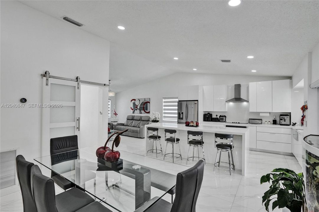 En Venta: $589,000 (3 camas, 2 baños, 1357 Pies cuadrados)