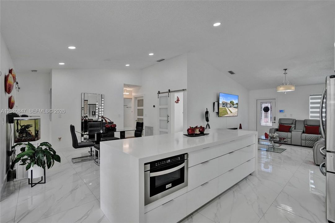 En Venta: $589,000 (3 camas, 2 baños, 1357 Pies cuadrados)