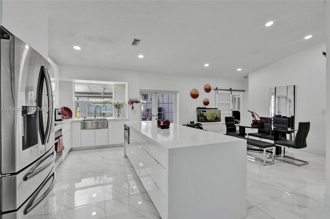 En Venta: $589,000 (3 camas, 2 baños, 1357 Pies cuadrados)