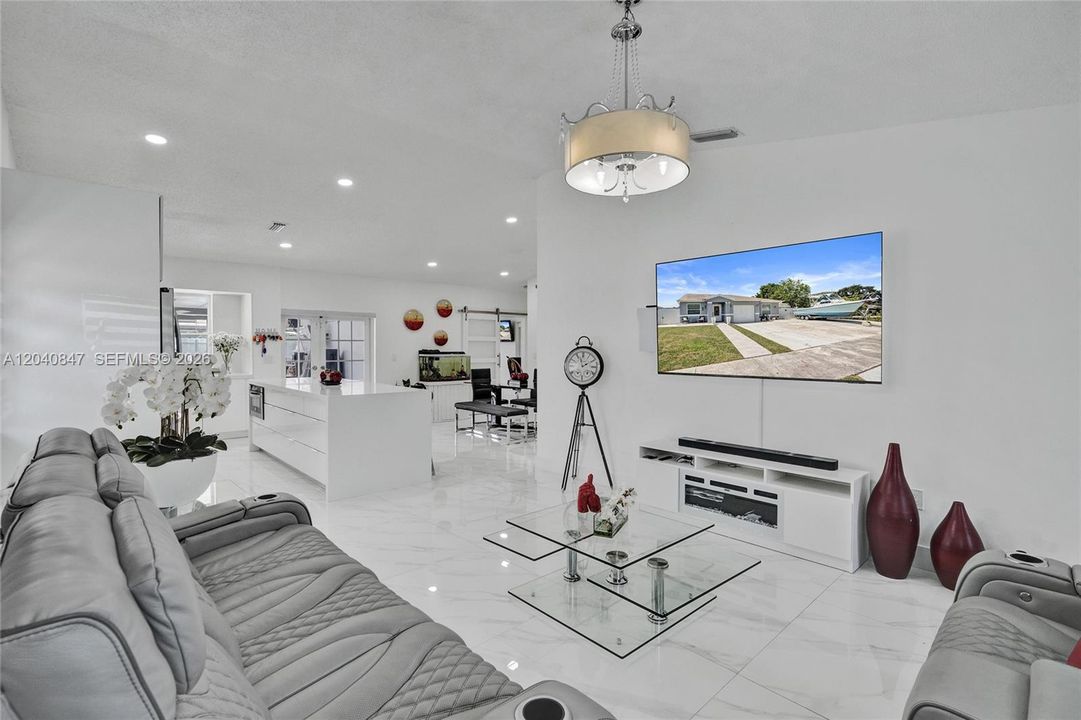 En Venta: $589,000 (3 camas, 2 baños, 1357 Pies cuadrados)
