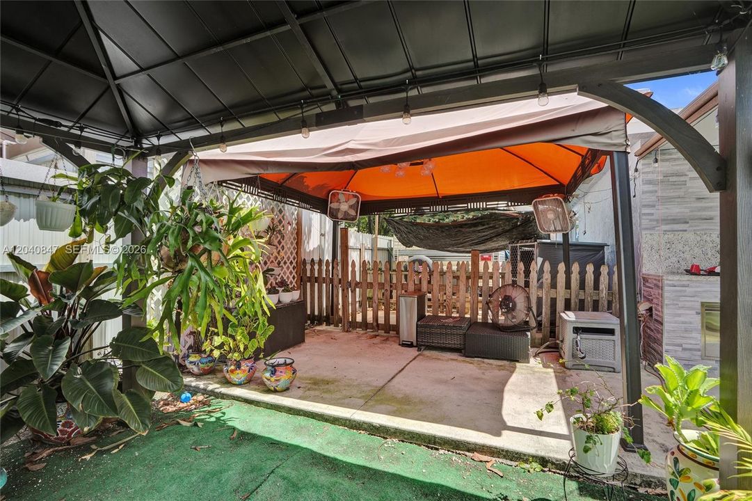 En Venta: $589,000 (3 camas, 2 baños, 1357 Pies cuadrados)