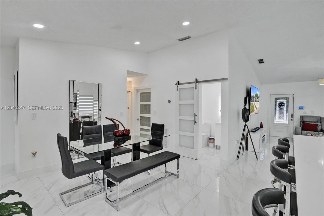 En Venta: $589,000 (3 camas, 2 baños, 1357 Pies cuadrados)