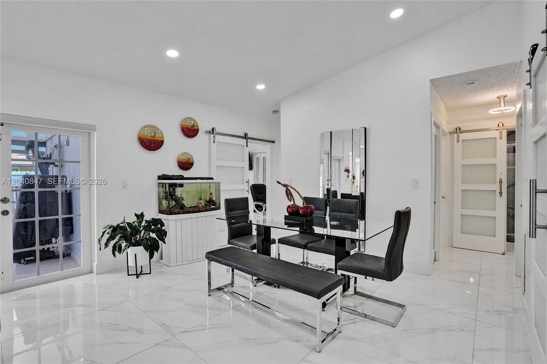 En Venta: $589,000 (3 camas, 2 baños, 1357 Pies cuadrados)
