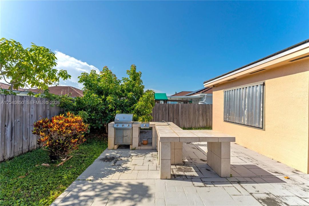 For Sale: $600,000 (3 beds, 2 baths, 1519 Square Feet)