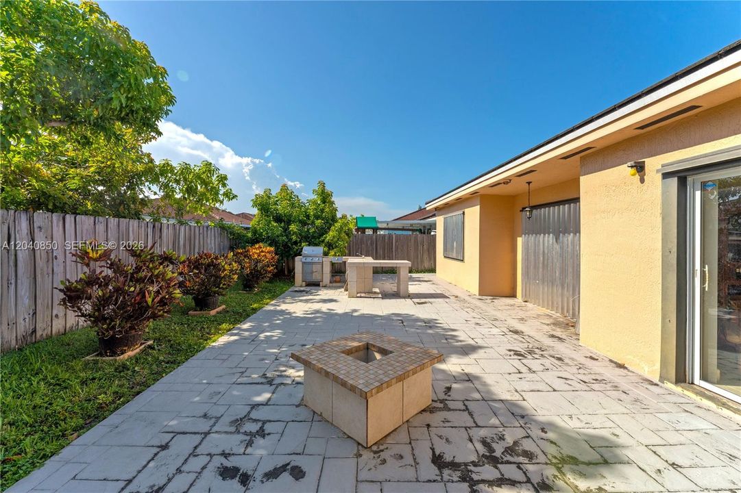 For Sale: $600,000 (3 beds, 2 baths, 1519 Square Feet)