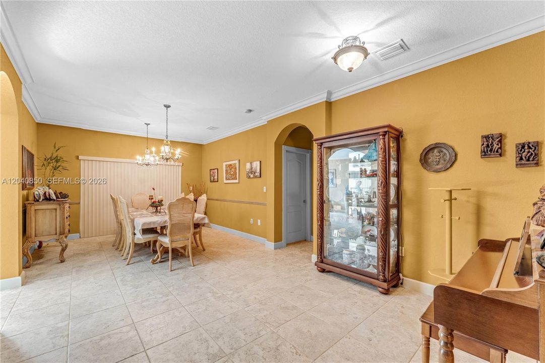 For Sale: $600,000 (3 beds, 2 baths, 1519 Square Feet)