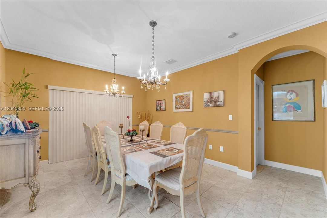 For Sale: $600,000 (3 beds, 2 baths, 1519 Square Feet)