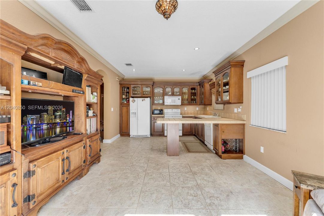 For Sale: $600,000 (3 beds, 2 baths, 1519 Square Feet)