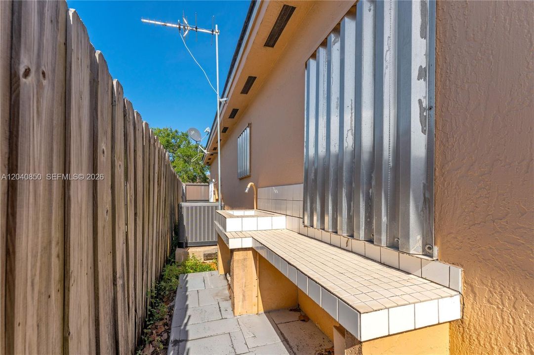 For Sale: $600,000 (3 beds, 2 baths, 1519 Square Feet)