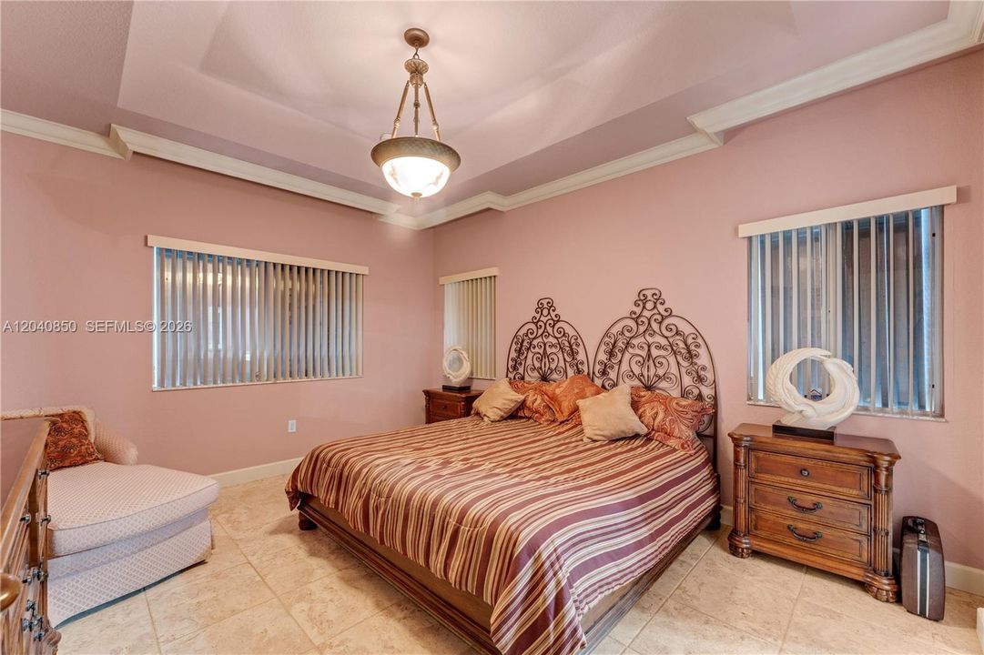 For Sale: $600,000 (3 beds, 2 baths, 1519 Square Feet)
