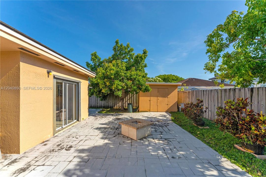 For Sale: $600,000 (3 beds, 2 baths, 1519 Square Feet)