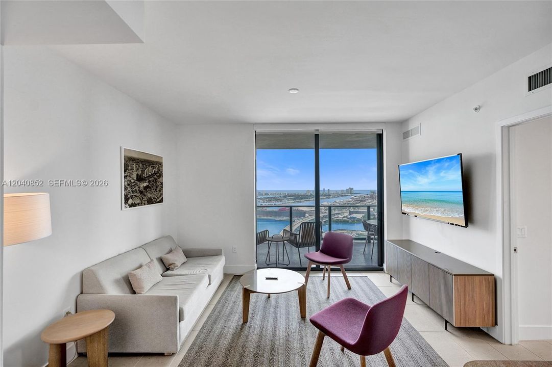 For Sale: $1,350,000 (3 beds, 2 baths, 1230 Square Feet)