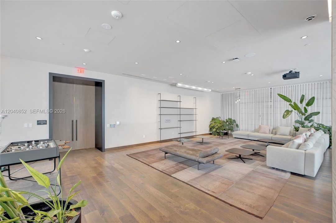 For Sale: $1,350,000 (3 beds, 2 baths, 1230 Square Feet)