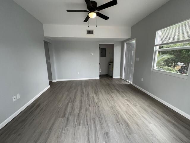 520-2 living2