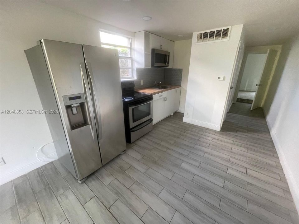 For Rent: $1,700 (1 beds, 1 baths, 525 Square Feet)
