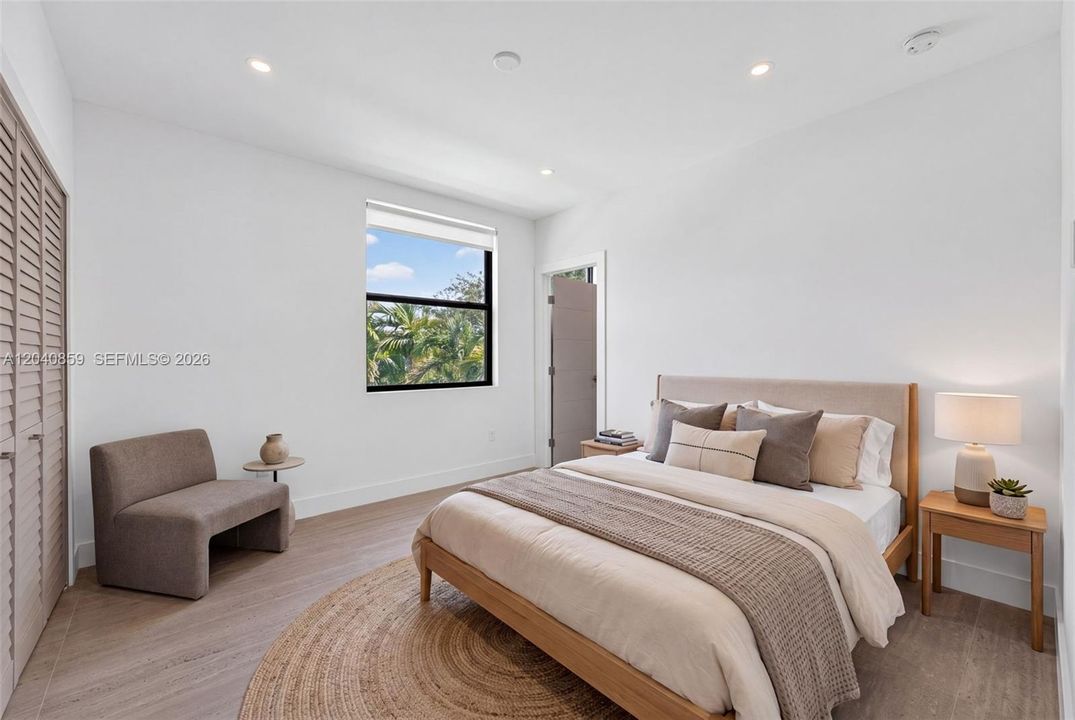 For Sale: $1,749,000 (5 beds, 5 baths, 2600 Square Feet)