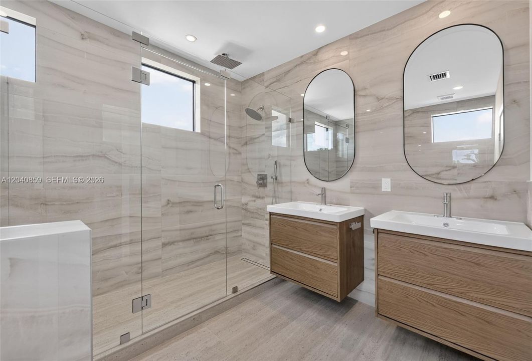 For Sale: $1,749,000 (5 beds, 5 baths, 2600 Square Feet)