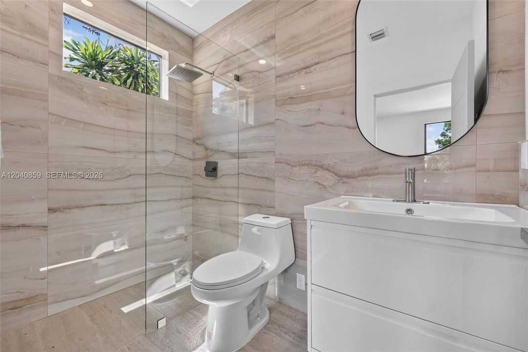 For Sale: $1,749,000 (5 beds, 5 baths, 2600 Square Feet)