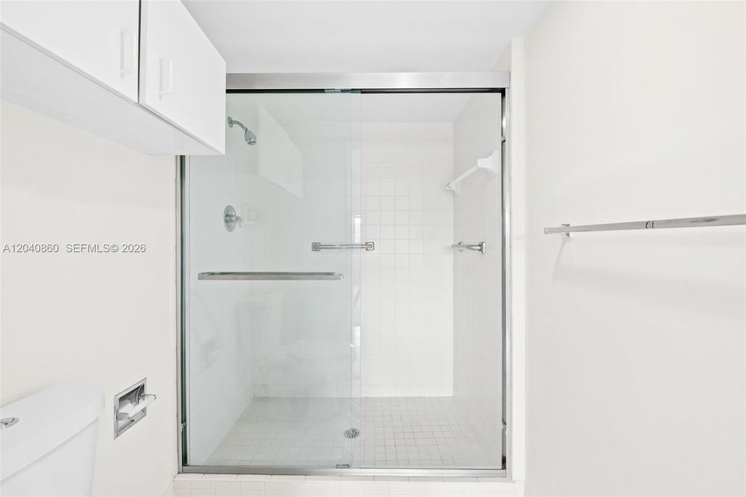 Primary en suite bath with stand alone shower
